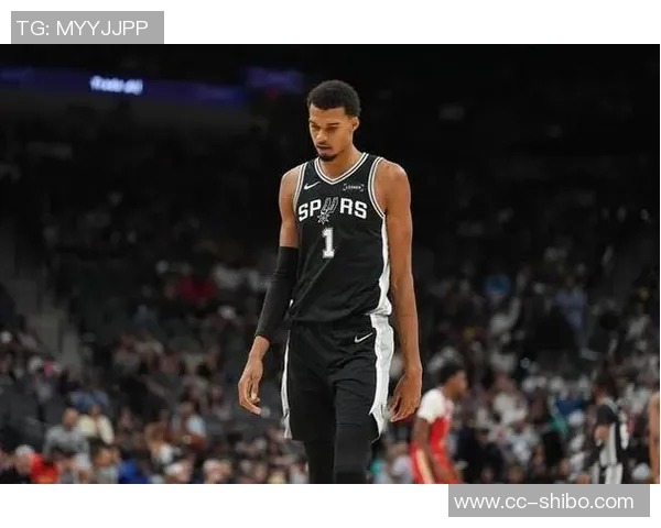 米奇约翰逊强调文班是球队基石但他渴望团队合作而非孤军奋战