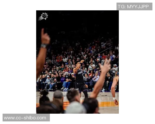 布克首节失准后强势反弹半场贡献13分4助攻助队逆转局势