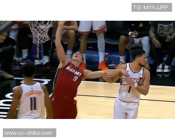 太阳主帅赞对手防守强大布克关键时刻频频得分展现实力