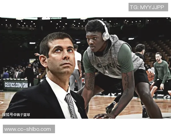 布朗谈场下观赛感受与獭兔默契配合的全新体验 布朗谈场下观赛感受与獭兔默契配合的全新体验