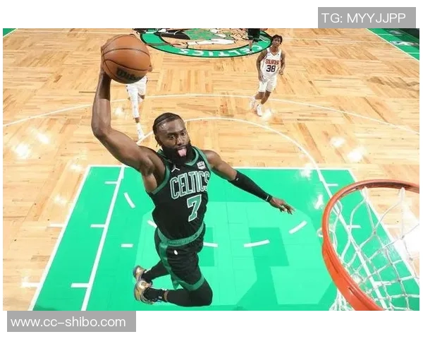 杰伦布朗全场最高30分表现出色三分球命中率高达44助力球队胜利